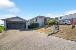 11 Douglas Cres, Rural View QLD 4740, Australia