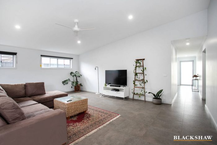 22 Gillan Grove, Broulee NSW 2537, Australia