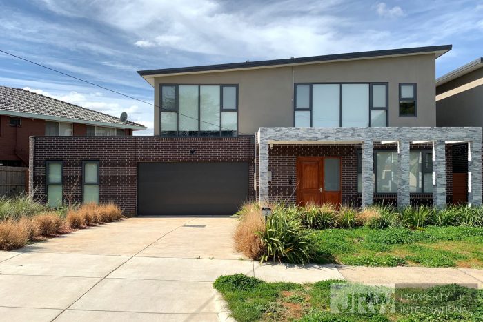 2 McKenna Rd, Glen Waverley VIC 3150, Australia