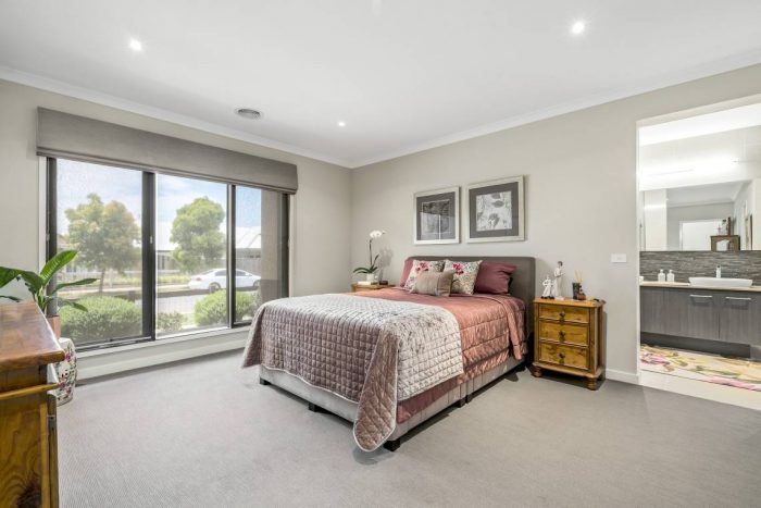 33 Lancefield Cct, Eynesbury VIC 3338, Australia