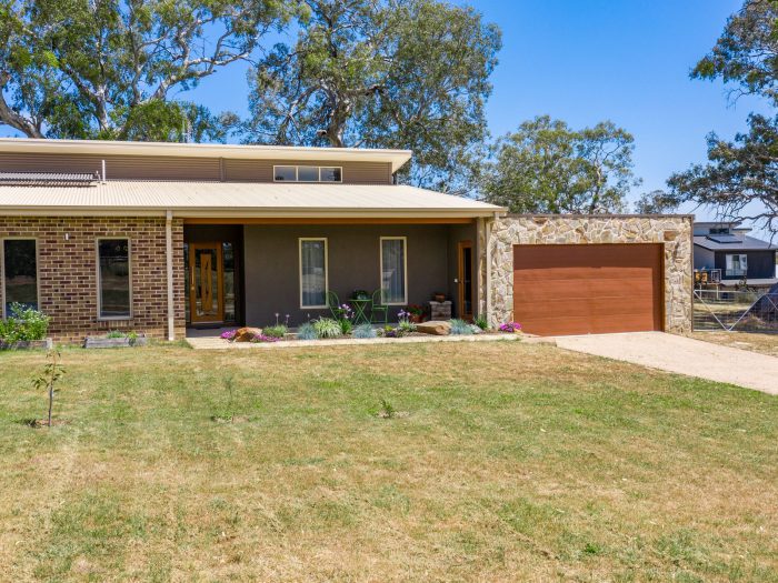 4 Oaksford Dr, Mansfield VIC 3722, Australia