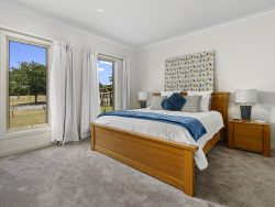 4 Oaksford Dr, Mansfield VIC 3722, Australia