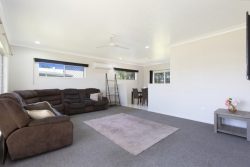 95 Colchester Cres, Kirwan QLD 4817, Australia