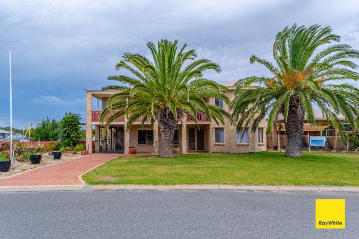 51 Robertson Rd, Ledge Point WA 6043, Australia