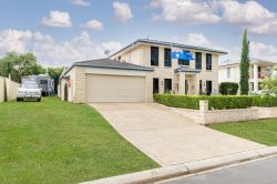 25 Tanzen Dr, Arundel QLD 4214, Australia