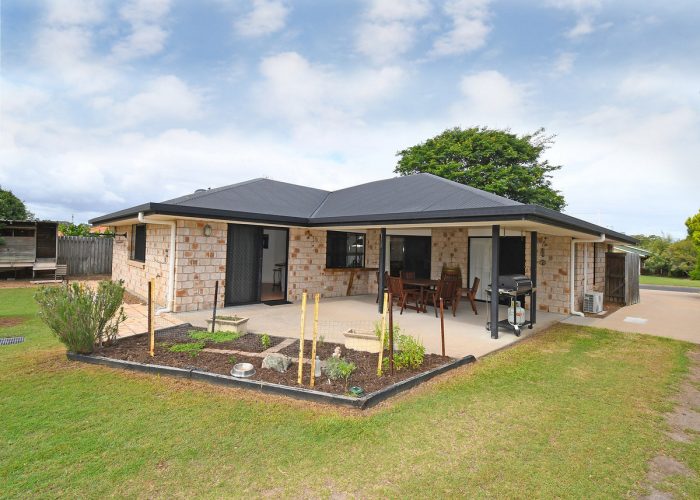 14 Acacia St, Point Vernon QLD 4655, Australia