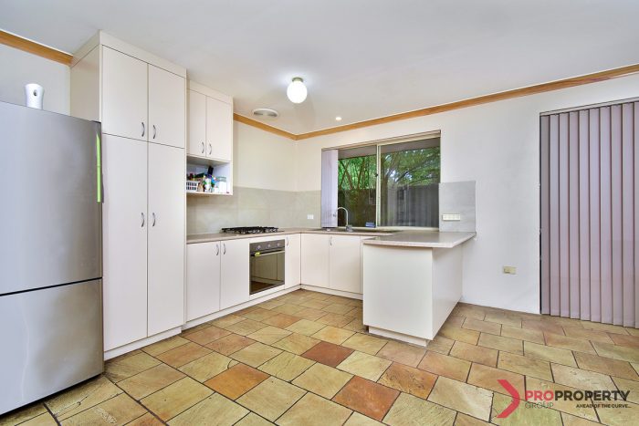 8 Bull Pl, Queens Park WA 6107, Australia