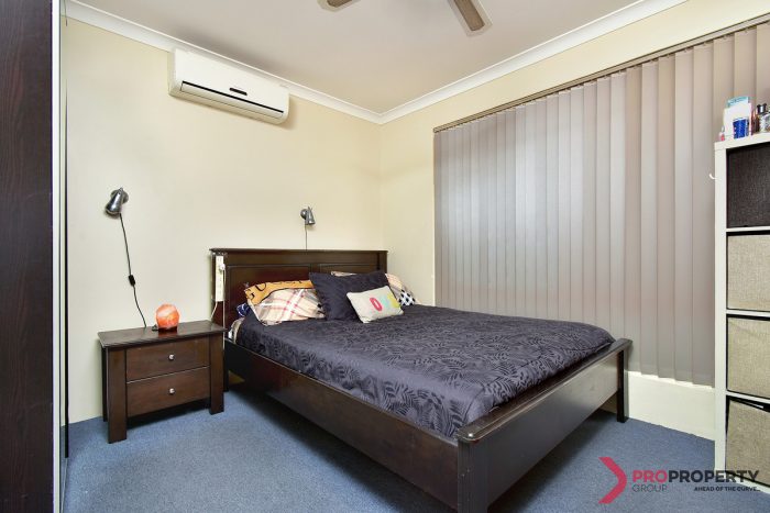 8 Bull Pl, Queens Park WA 6107, Australia