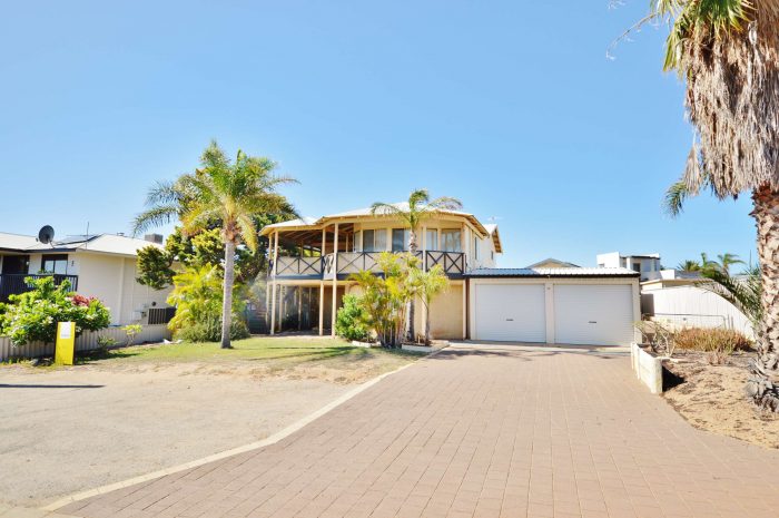 18 Glass St, Kalbarri WA 6536, Australia