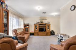 9 Brookside Cl, Davoren Park SA 5113, Australia