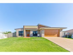 32 Tamarind Ave, Norman Gardens QLD 4701, Australia