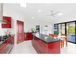 32 Tamarind Ave, Norman Gardens QLD 4701, Australia