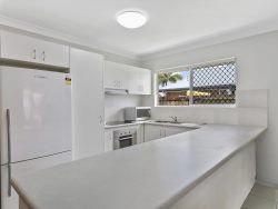 18 Timberlea Dr E, Bentley Park QLD 4869, Australia