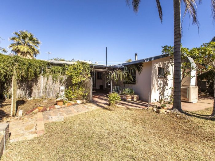 102 Woods Terrace, Braitling NT 0870, Australia