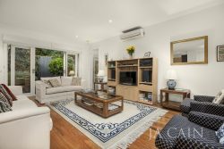 2/17A Kalang Rd, Camberwell VIC 3124, Australia