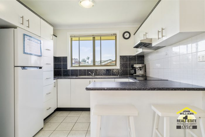 39B Derby Cres, Chipping Norton NSW 2170, Australia