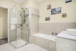 2 Baylon St, Bentleigh VIC 3204, Australia