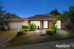 13 Baynton Cres, Roxburgh Park VIC 3064, Australia