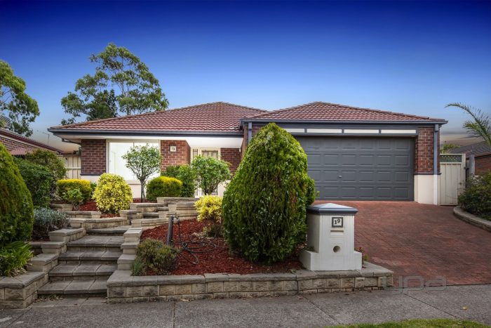 19 Kenswick Dr, Hillside VIC 3037, Australia