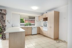 19 Kenswick Dr, Hillside VIC 3037, Australia