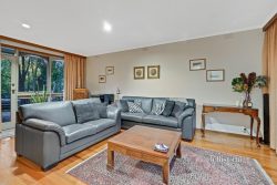 2 Penleigh Ct, Mount Waverley VIC 3149, Australia