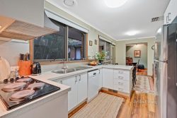 2 Penleigh Ct, Mount Waverley VIC 3149, Australia