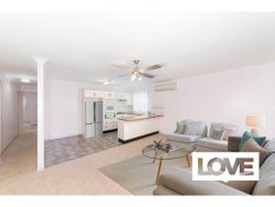 1/10 Mort St, Shortland NSW 2307, Australia