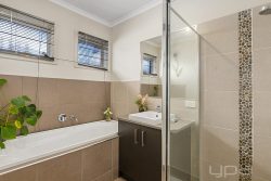 18 Turpentine Rd, Brookfield VIC 3338, Australia