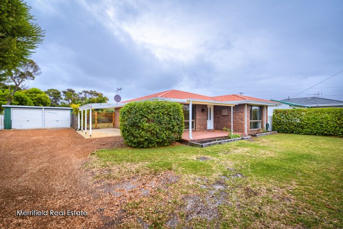 42 Ardross Cres, Collingwood Park WA 6330, Australia