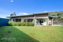 8 Husten Cir, New Norfolk TAS 7140, Australia