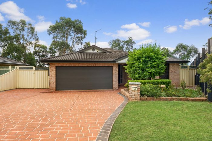 2 Bransby Pl, Mount Annan NSW 2567, Australia