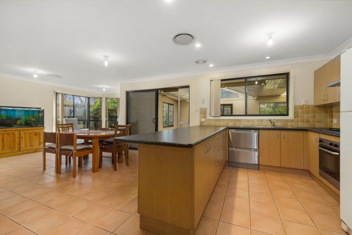 2 Bransby Pl, Mount Annan NSW 2567, Australia