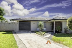 13 Seymour Ct, Eagleby QLD 4207, Australia