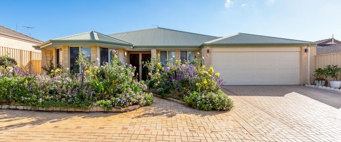 27 Sandringham Dr, Darch WA 6065, Australia