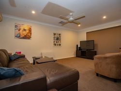 4 Graetz Ct, Lavington NSW 2641, Australia