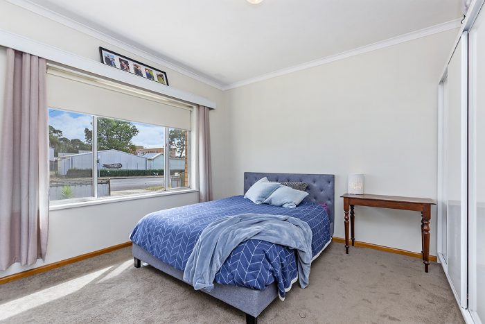 2 Hiller Ln, Hamilton VIC 3300, Australia