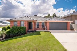 17 Egret Way, Thurgoona NSW 2640, Australia