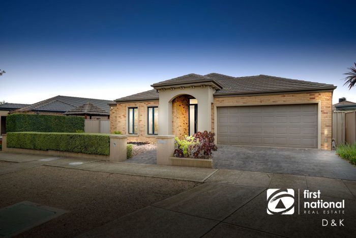 16 Oakview Parade, Caroline Springs VIC 3023, Australia