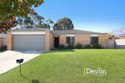 8 Orchard Grove, Beechworth VIC 3747, Australia