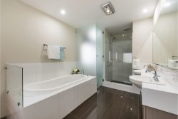 40 Vaucluse Cct, Belmont WA 6104, Australia