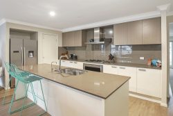 10 Fairmont Boulevarde, Hamlyn Terrace NSW 2259, Australia