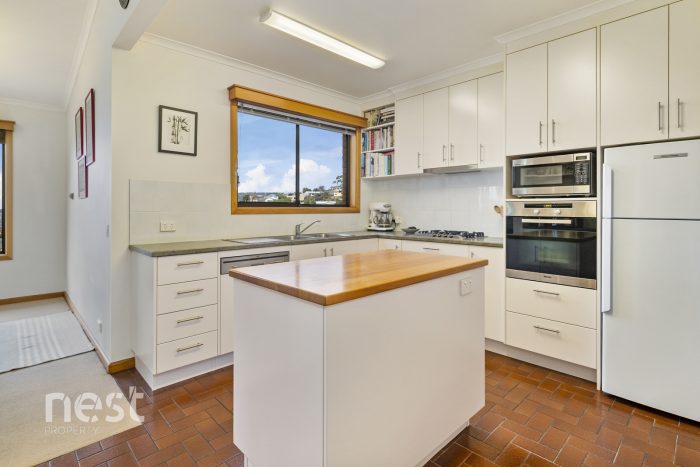 35 Poets Rd, West Hobart TAS 7000, Australia