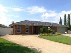 12 Rainboy Ct, Mooroopna VIC 3629, Australia