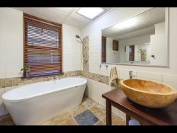 68 Croyden Rd, Roleystone WA 6111, Australia