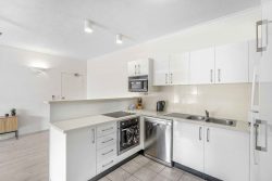 Unit 38/327-329 Lake St, Cairns North QLD 4870, Australia