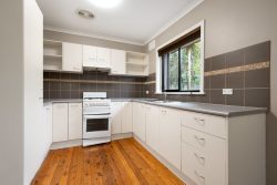 423 English Ave, Lavington NSW 2641, Australia