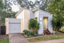 8 Marigold Cl, Springfield Lakes QLD 4300, Australia