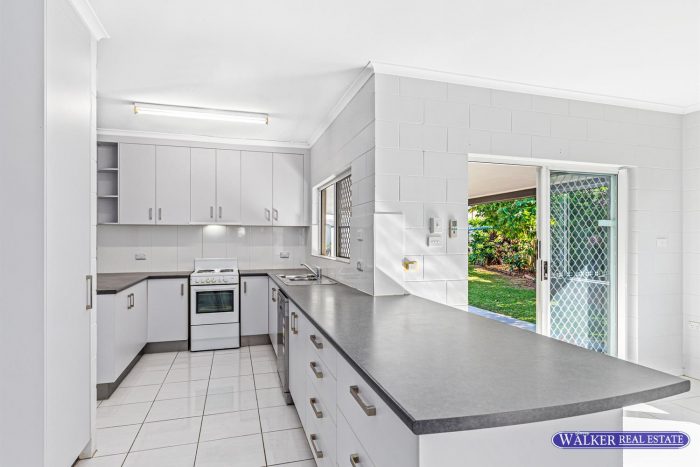 82 Bathurst Dr, Bentley Park QLD 4869, Australia