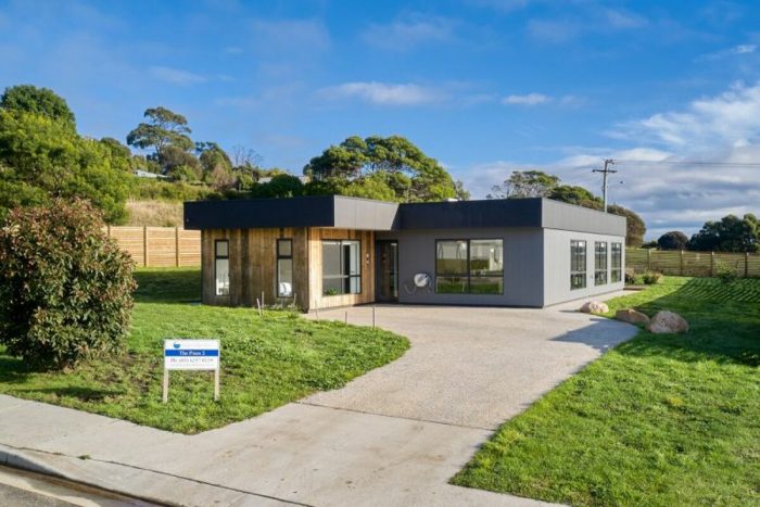 4 Sweet Pea Ct, Coles Bay TAS 7215, Australia