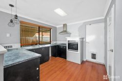 16 Carmana Ln, Warnbro WA 6169, Australia